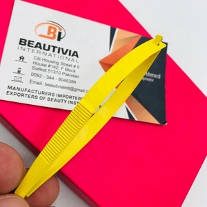 อุปกรณ์ต่อขนตาสแตนเลสสตีลคมสำหรับต่อขนตาแบบตรงกรรไกรสปริงขนาดเล็กสีเหลืองแบบทำด้วยมืออย่างยั่งยืน - Product Image 3