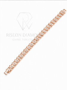 Pulsera de oro rosa con diamantes y patrón geométrico que alternan entre eslabones abiertos y motivos de diamantes, joyería fina de lujo moderna. - Product Image 2
