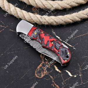 Cuchillo de bolsillo plegable EDC de lujo, forjado a mano en acero de Damasco, con mango de madera Pakka y patrón de llama roja, coleccionable, OEM/ODM - Product Image 5
