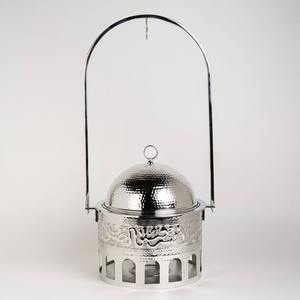 Moderno calentador de comida de acero inoxidable martillado con caligrafía árabe en relieve, con tapa colgante, súper redondo, para catering de Ramadán. - Product Image 2