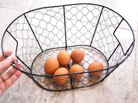 Panier à œufs en fil métallique noir, style rustique, campagnard chic, ferme, antique, cuisine française minimaliste moderne
