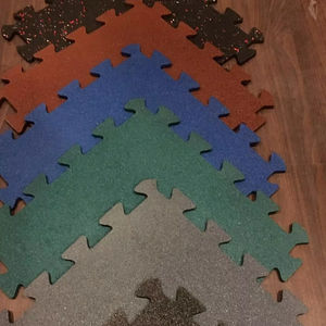 Baldosas de caucho entrelazadas multicolor - Product Image 1