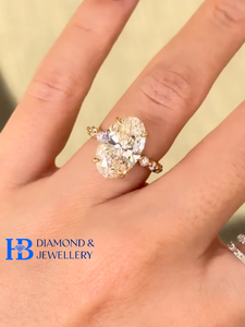 Anillo de Compromiso con Diamante Cultivado en Laboratorio de Corte Ovalado de 3 Quilates, Oro Sólido de 14K, Certificado IGI, Solitario con Halo Oculto, Set de Regalo para Boda - Product Image 4