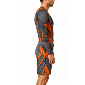 Ensemble rashguard et short MMA pour hommes avec graphismes personnalisés par sublimation, tissu respirant, idéal pour le fitness et les sports. - Product Image 5
