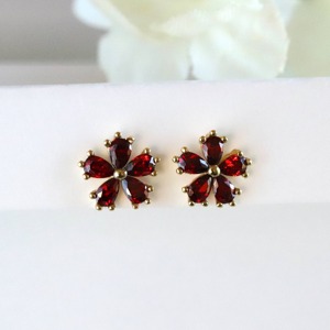 ต่างหูเพชรจำลองรูปดอกไม้ ทองคำแท้ 14K ดีไซน์สวยหรู เหมาะสำหรับงานหมั้น งานแต่งงาน งานเลี้ยง ของขวัญสำหรับผู้หญิง - Product Image 4