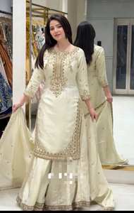 Nueva Colección de Diseñador: Conjunto de Traje Palazzo Indio para Bodas Especiales con Bordado Intenso en la Parte Superior, Inferior y Dupatta, a Precio de Mayoreo - Product Image 2