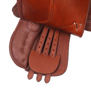 Selle de saut en cuir anglais confortable et durable avec arceau en bois et quincaillerie nickelée. - Product Image 4