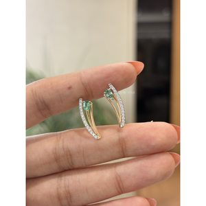Pendientes de Oro con Gema Verde, Diamante Creado de Corte Brillante de 0.20 Quilates, Diseño Curvo Tipo Escalones, Certificado IGI, Joyería Fina de Lujo - Product Image 4