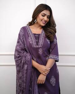 Ensemble Kurta Palazzo en mousseline imprimé floral violet avec dupatta, col en V, manches 3/4, coupe ample, tenue ethnique - Product Image 4
