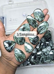Pierre précieuse en seraphinite 100% naturelle, cabochon de forme mixte, certifiée par une tierce partie pour la fabrication de bijoux, Irfan Gems, origine Rajasthan - Product Image 4