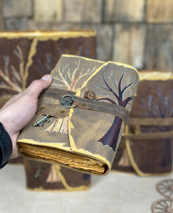 Diario de Cuero Personalizado con Árbol de la Vida: Papel Hecho a Mano con Borde Desflecado - Product Image 1