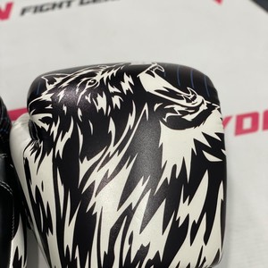 Nouveaux gants de boxe Muay Thai personnalisés entièrement imprimés, design jumeaux, pour entraînement, combat et sparring, en cuir de vachette véritable, gants MMA. - Product Image 5