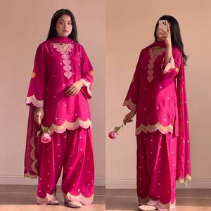 ชุดสัลวาร์ คามีซ ผ้าฝ้ายสีชมพูสำหรับผู้หญิง ดีไซน์เนอร์ พร้อมลายปักรูปหัวใจ แห้งเร็ว สไตล์อินเดีย ชุดคุรตะ กางเกงปาลาซโซ และผ้าคลุมไหล่ - Product Image 1