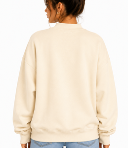 Sweat-shirt à col montant crème avec deux rangées de grandes lettres blanches encadrées, manches longues, poignets et ourlet côtelés, vêtements personnalisables avec logo - Product Image 3