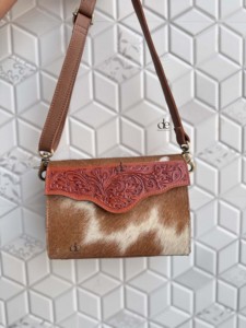Bolso Bandolera Clásico de Cuero Genuino, Nuevo Diseño, Cuero Repujado a Mano, Bolso Bandolera Cruzado Moderno - Product Image 1