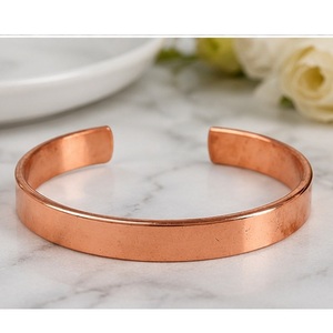 Bracelet manchette ouverte en cuivre pur, personnalisable, de luxe, poli miroir, vierge, pour cadeau promotionnel, par Antique Creations - Product Image 2