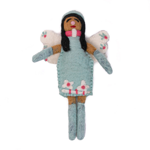 Muñeca ángel hecha a mano de lana con alas blancas y detalles florales en vestido azul claro para manualidades y decoración infantil - Product Image 1