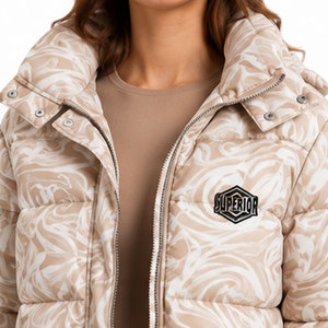 Parka de Invierno Impermeable con Capucha para Mujer, con un Elegante Corte Ajustado, Interior Suave y Cálido, y Materiales de Alta Calidad - Product Image 3