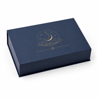 Boîte cadeau personnalisée de luxe bleu marine magnétique rigide en matériaux recyclés écologiques avec motif lune et étoiles dorées