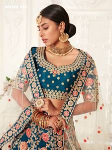 Magnifique ensemble Lehenga-Choli en soie slub avec motif rose en fil, sequins, dori et zari, coupe trapèze, pour femme, exportateur de mode - Product Image 5