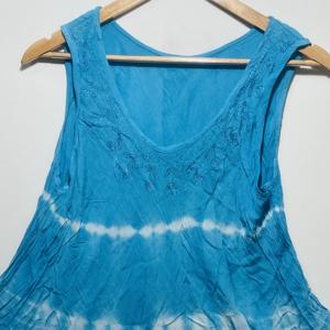 Tunique bohème sans manches pour femme, bleu ciel, tie-dye, avec col rond |   Robe décontractée ample et évasée pour l'été - Product Image 3