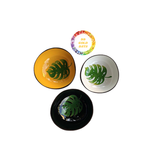 Cuencos de cáscara de coco natural hechos en Vietnam al por mayor, pieza de decoración artística hecha a mano duradera, ligera y apta para alimentos - Product Image 1
