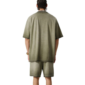 Ensemble été homme respirant, chemise et short assortis, tenue décontractée, coupe confortable et relaxée, idéal pour les vacances à la plage, la salle de sport et en vente en ligne. - Product Image 2