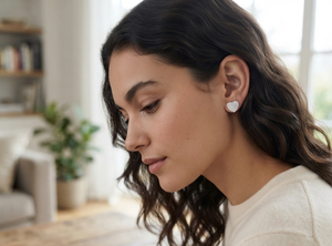 Boucles d'oreilles clous BEZELIS en diamant pavé pour femme, bijoux en diamant de laboratoire taille brillant rond, vente en gros de joaillerie fine - Product Image 3