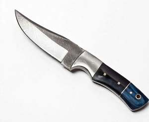 Herramienta multiusos de acero damasco semipulido grabado con ácido, con perfil de punta de cuchillo, sección central de cuerno oscuro y mango de madera - Product Image 6