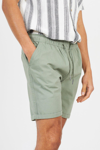 Pantalones cortos tipo bermuda de algodón verde liso para hombre con cintura con cordón y bolsillos estilo casual - Product Image 6
