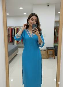 全新推出优质恰内德里丝绸库尔塔长袍，白色帕拉佐棉质衬里，刺绣工艺，传统派对装，最佳女式休闲装 - Product Image 4