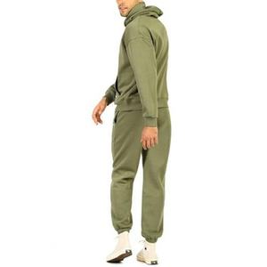 Ensemble de survêtement deux pièces pour homme, couleur verte, fabriqué en usine, coupe décontractée, design élégant et fonctionnel, pour la vente - Product Image 5