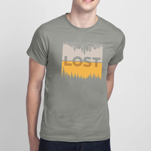 เสื้อยืดแขนสั้นสีเทาสำหรับผู้ชาย พิมพ์ลาย "Lost" สไตล์ลำลอง ใส่ได้ในฤดูร้อน ผ้าป๊อปลินคอตตอน 100% ระบายอากาศได้ดี มีโลโก้ด้านหน้า - Product Image 4