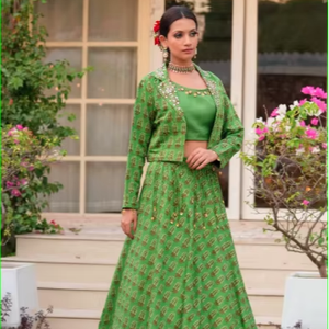 Conjunto de Chaqueta y Lehenga Verde Tota Fusion - Product Image 1