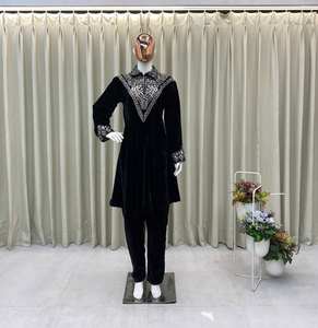 Ensemble Kurti et Palazzo en velours avec broderie sequinée devant et derrière, entièrement cousu, prêt-à-porter, tenue de soirée élégante, différentes tailles - Product Image 4