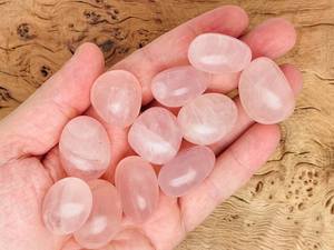Piedras de Cuarzo Rosa Talladas y Pulimentadas de 20-30 mm, Venta al por Mayor, Forma Irregular, Reiki, Feng Shui, Amuleto, Ágata Aashim, Origen Gujarat - Product Image 3