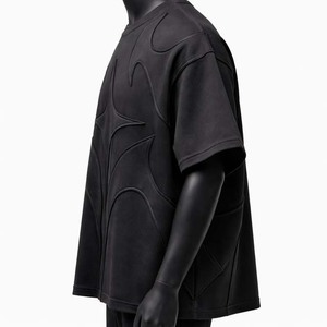 Camiseta de Manga Corta para Hombre, Negra, con Patrón Geométrico en Relieve, Corte Regular, Cuello Redondo, Informal, Tejida, 100% Algodón - Product Image 2