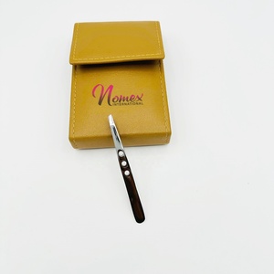 Pinzas profesionales para cejas con tres agujeros en el cuerpo que dan un agarre adicional para sujetar pinzas para realizar varios trabajos - Product Image 6