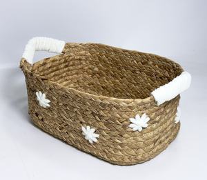 Cesta de almacenamiento tejida natural hecha a mano hermoso jacinto de agua con costura floral para artículos diversos - Product Image 1