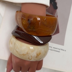 Bracelet jonc en résine de style vintage, poli à la main, personnalisé, fait main, pour femme, d'Inde - Product Image 4