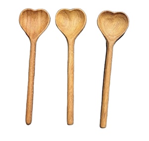 ผู้ผลิตเวียดนาม ช้อนไม้รูปหัวใจ ทำจากไม้สนแดง ดีไซน์งานฝีมือ สำหรับใช้ในครัว ทำอาหาร และเสิร์ฟ - Product Image 1