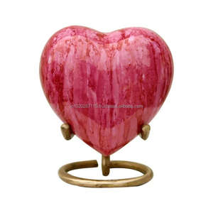 Urnes décoratives en forme de cœur en métal finies à la main avec de belles courbes et une construction solide, idéales pour la conservation des cendres d'animaux domestiques ou humaines - Product Image 6