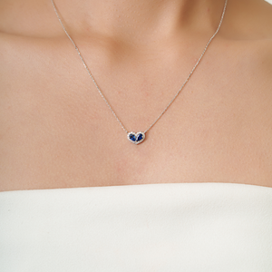 Collar con Colgante en Forma de Corazón con Zafiro Azul y Diamantes, Diseño Minimalista y Delicado, Oro Blanco K14, Joyería Personalizada de Fábrica, Gran Venta - Product Image 2