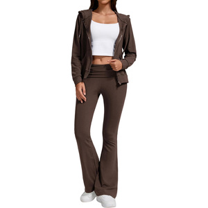 Ensemble de survêtement pour femme personnalisé avec logo, vêtements de sport à séchage rapide pour la course et la compétition de fitness - Product Image 1