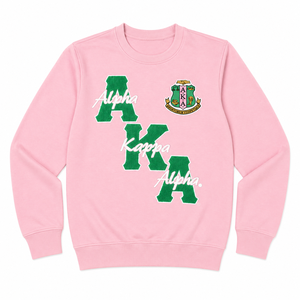 เสื้อสเวตเชิ้ตคอกลมสีชมพูสำหรับผู้หญิง AKA พร้อมตัวอักษรสีเขียวและลายตราสัญลักษณ์  เสื้อสเวตเชิ้ตปักลายเชนีล AKA - Product Image 4