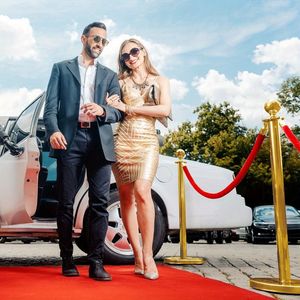 4 Pali in Acciaio Inox per Controllo Folla, 3 Corde in Velluto Rosso, Altezza 37 Pollici, Lunghezza 5 Piedi, Design con Punta a Sfera Dorata, Supporto per Banner - Product Image 3