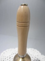 Cloche à main en laiton de qualité supérieure avec manche en bois pour le personnel de restaurant, les événements de mariage et un son puissant – Cloche à main en laiton Amazon