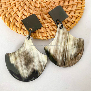 Boucles d'oreilles en corne de boeuf en corne standard bijoux avec peau naturelle pour femme filles naturel et écologique poli meilleure qualité Inde FWE - Product Image 5