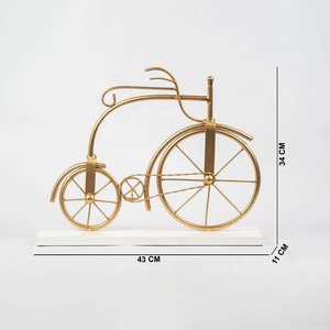 Meilleure qualité nouvelle sculpture décorative moderne en métal or utilisée pour la décoration avec la fabrication - Product Image 2