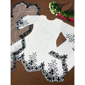 Ensemble haut et bas en soie chanderi tendance avec broderie chinoise et dupatta en blanc - Product Image 4